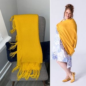 ✨ LuLaRoe Mimi Shawl! 💛